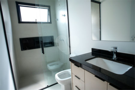 Casa à venda com 3 suítes em Vila Santista, Atibaia, SP