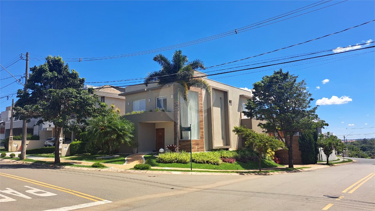 Casa à venda com 4 quartos, sendo 3 suítes,  no condomínio Res. Luzern, Campinas - SP