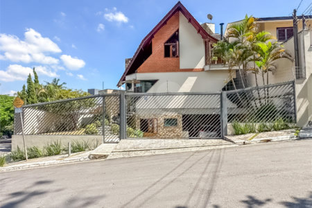 Casa à venda com 4 quartos, sendo 2 suítes, em Jardim Marajoara, São Paulo, SP