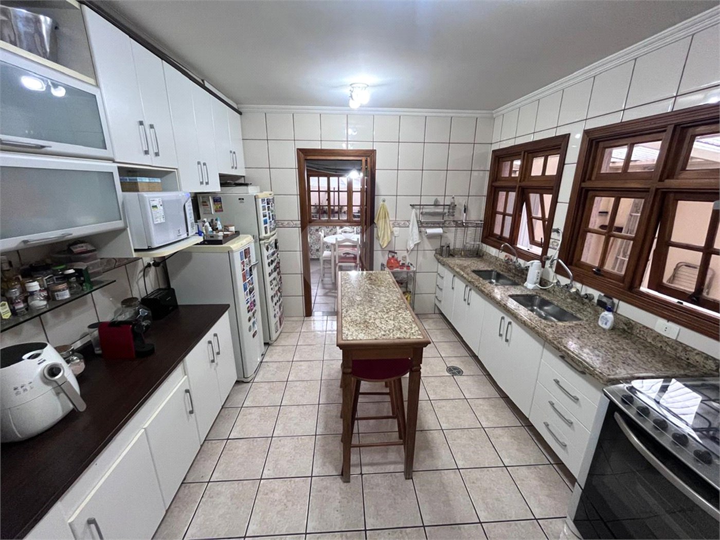 Casa à venda com 4 quartos, sendo 2 suítes, no condomínio Jornalista Américo Ariza, São Paulo - SP