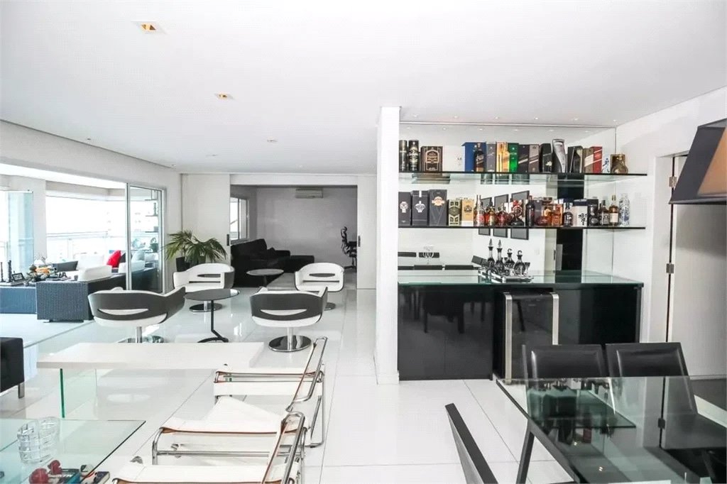 Apartamento à venda com 3 suítes em Vila Romana, São Paulo, SP