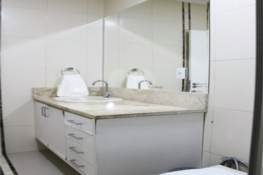 Casa Térrea à venda com 3 quartos, sendo 2 suítes,  em Vila Galvão, Guarulhos, SP