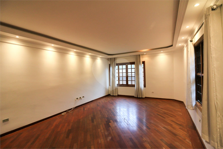 Casa térrea assobradada