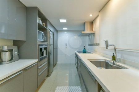 Apartamento à venda com 4 quartos, sendo 2 suítes, em Panamby, São Paulo, SP