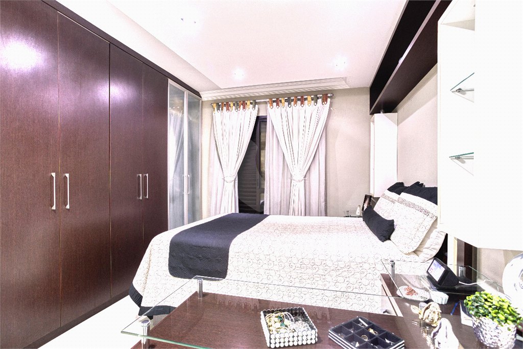 Apartamento à venda com 4 quartos, sendo 3 suítes, em Alto da Boa Vista, São Paulo, SP