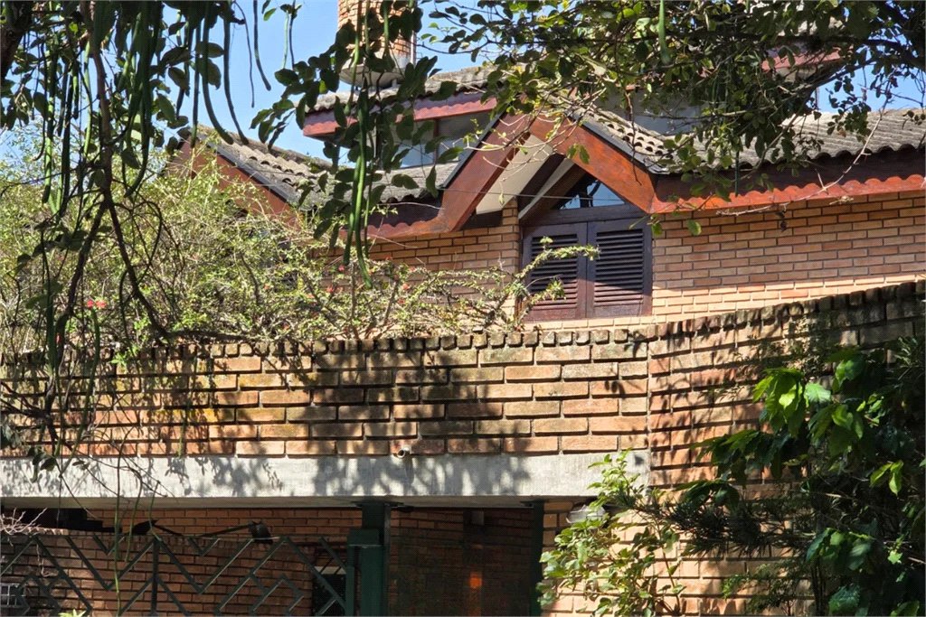 Casa à venda com 4 quartos, sendo 2 suítes, em Cidade São Francisco, São Paulo, SP