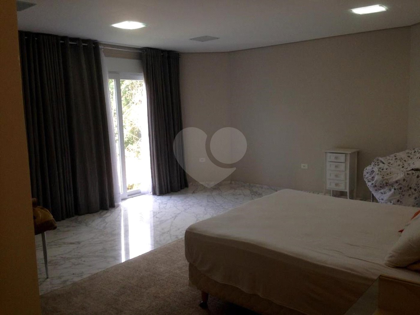 Sobrado à venda com 4 quartos, sendo 2 suítes, em Serra da Cantareira, Mairiporã, SP