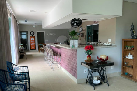 Casa à venda com 4 quartos, sendo 3 suítes, no condomínio Vila Hípica I, Vinhedo - SP
