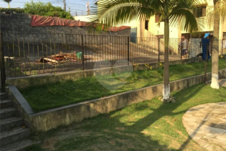 Casa à venda com 4 quartos, sendo 2 suítes,  em Vila Oliveira, Mogi das Cruzes, SP