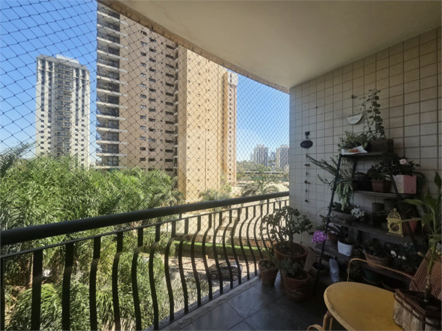 Apartamento à venda com 3 quartos, sendo 1 suíte,  em Alto da Boa Vista, São Paulo, SP