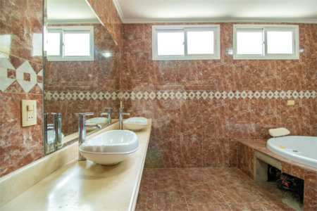 Casa Térrea à venda com 5 quartos, sendo 2 suítes, em Jardim Marajoara, São Paulo, SP