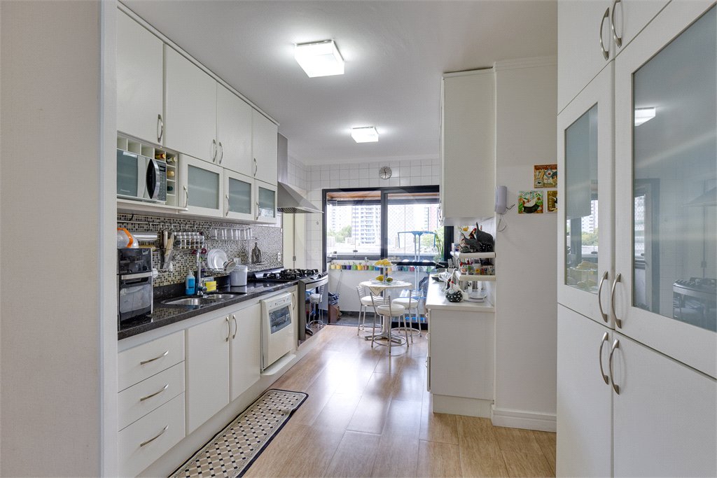 Apartamento à venda com 3 quartos, sendo 2 suítes, em Santo Amaro, São Paulo, SP