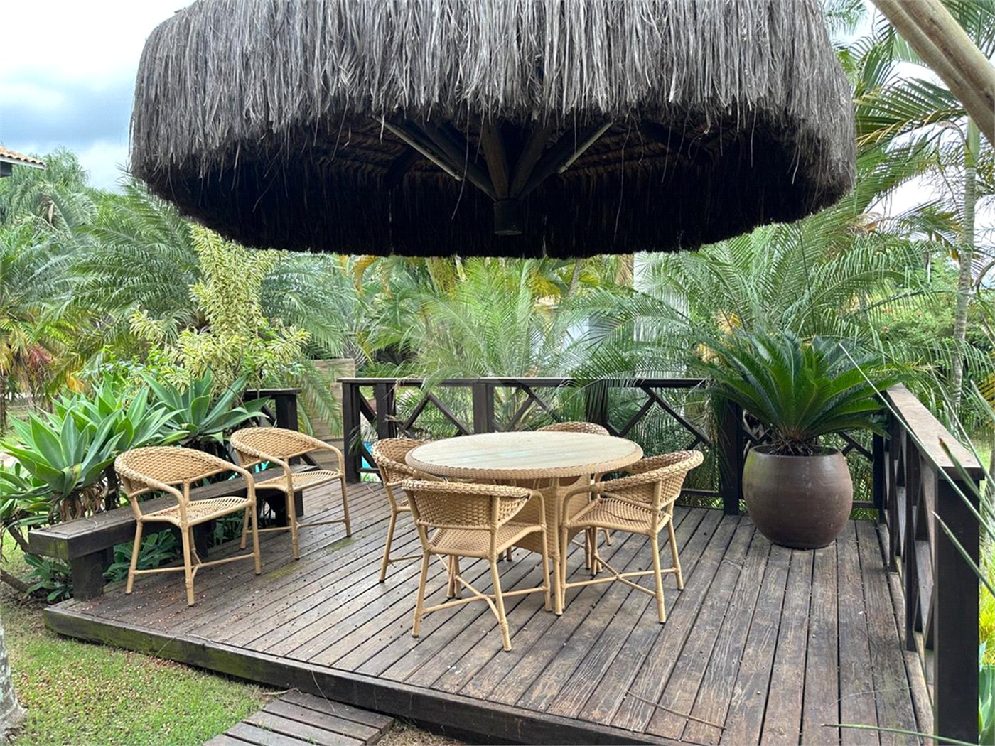 Chácara no Condomínio Vale das Laranjeiras em Indaiatuba SP - Venda - R$ 3,600.000,00 - Locaçao - R$ 30.000,00 mais encargos - Linda, espaçosa, aconchegante, acabamento de alto padrão em rua tranquila e arborizada, em um dos Condomínios mais valorizados de Indaiatuba. Com fácil acesso as principa
