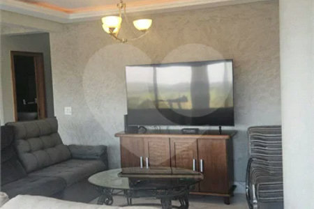 Indaiatuba- condominio Vale das Laranjeiras - Itaici - Terreno 3040,00 ms- construida 220ms - 3 dormitórios, sendo 2 suítes e uma suíte master com closet, além de uma sala ampla com 3 ambientes, Cozinha planejada,, campo de futebol/vôlei, Area de lazer com piscina, espaço gourmet com churrasque