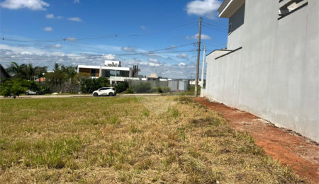 Terreno à venda em Loteamento Residencial Golden Ville, Itapetininga, SP