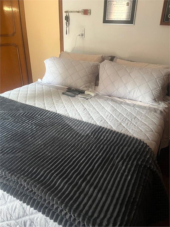 Sobrado à venda com 4 quartos, sendo 1 suíte,  em Jardim Leonor Mendes de Barros, São Paulo, SP