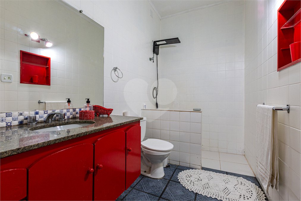 Sobrado à venda ou para alugar com 4 quartos, sendo 2 suítes,  em Brooklin Paulista, São Paulo, SP