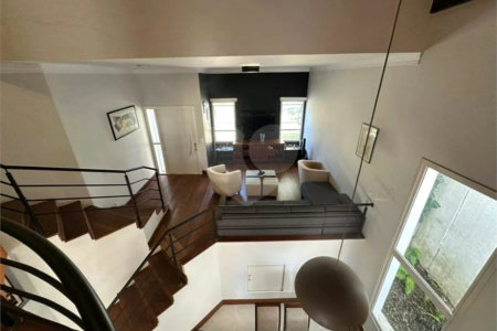 Casa à venda com 3 suítes no condomínio Recanto dos Paturis, Vinhedo - SP