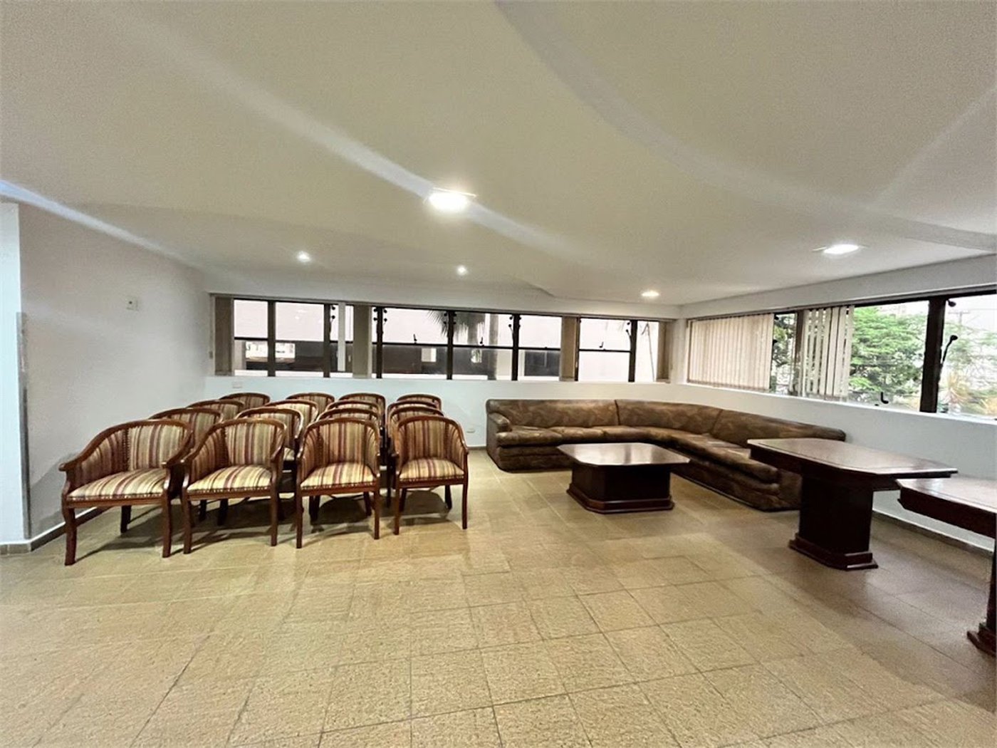 Apartamento com 2 Quartos e 2 Vagas à Venda em Pitangueiras – Guarujá/SP