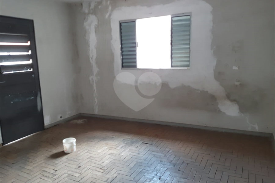 Casa à venda com 3 quartos, sendo 1 suíte, no condomínio Sem Nome, São Paulo - SP
