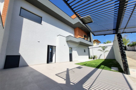 Casa à venda com 3 quartos, sendo 2 suítes,  em Nova Gardênia, Atibaia, SP