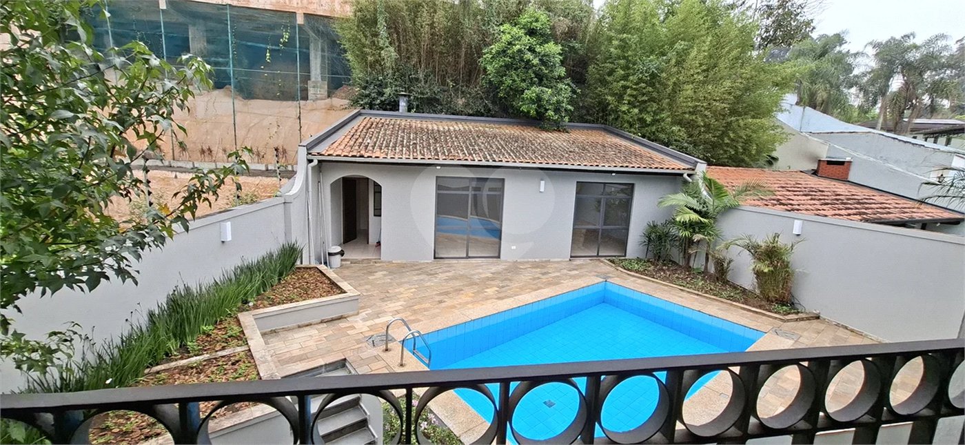Casa à venda com 4 quartos, sendo 2 suítes,  em Jardim Marajoara, São Paulo, SP