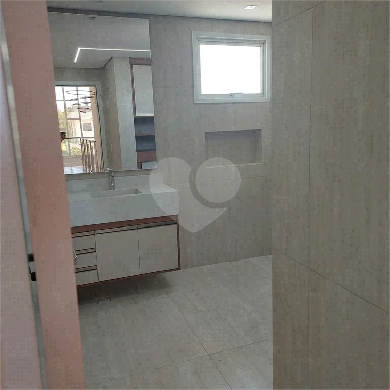 Sobrado recém-construído com 3 dormitórios em condomínio fechado em Piracicaba-SP.