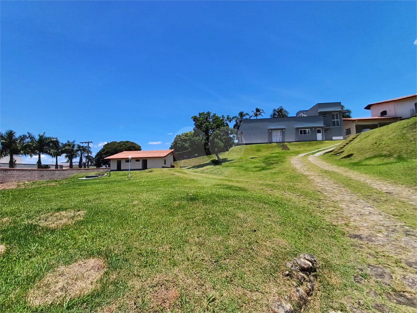 Casa à venda com 3 quartos, sendo 1 suíte, em Alpes D'ouro, Bom Jesus dos Perdões, SP