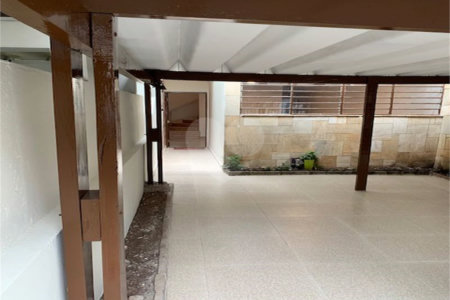 Sobrado à venda com 3 quartos em Brooklin, São Paulo, SP