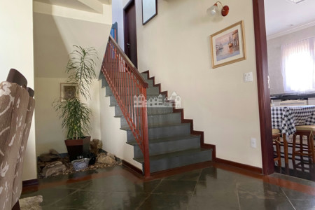 Casa à venda com 3 quartos, sendo 1 suíte, com vista deslumbrante em Recreio Maristela, Atibaia