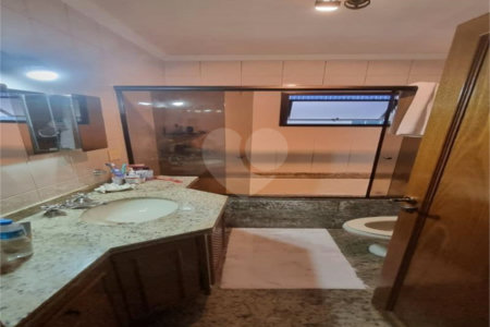 Sobrado à Venda na Aclimação - 150 m² - 2 Salas, 3 Dorms, 2 Vagas.