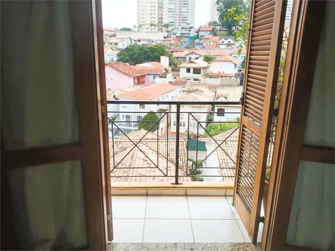 Sobrado à venda com 3 suítes em Jardim Londrina, São Paulo, SP