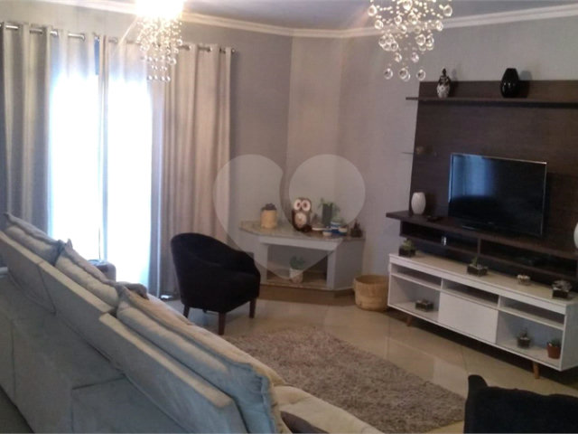 Sobrado à venda com 5 quartos, sendo 4 suítes,  em Horto, São Paulo, SP