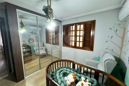 Casa à venda com 3 quartos, sendo 1 suíte, no condomínio Residencial Jardim das Flores 1510, Cotia - SP