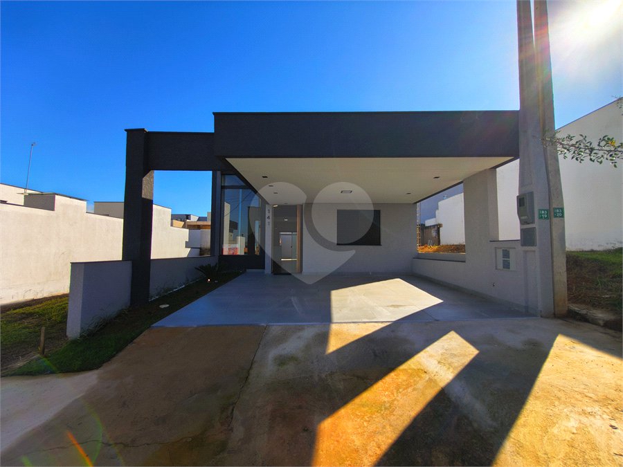 Casa à venda com 3 quartos, sendo 1 suíte, no condomínio Horto Florestal Villagio, Sorocaba - SP