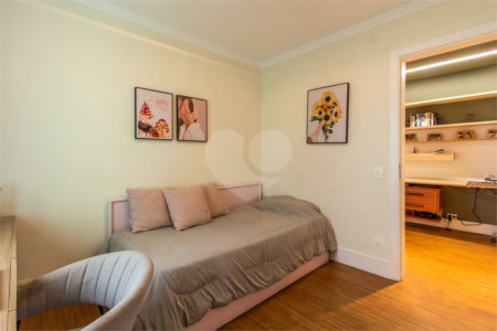 Apartamento à venda com 4 quartos, sendo 2 suítes,  em Vila Mariana, São Paulo, SP