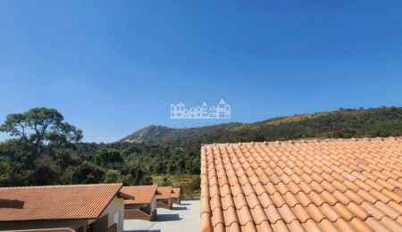 Casa à venda ou para alugar com 2 suítes no condomínio Serra Verde, Atibaia - SP