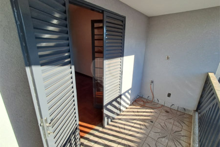 Sobrado à venda com 3 suítes em Nossa Senhora Aparecida, Paulínia, SP
