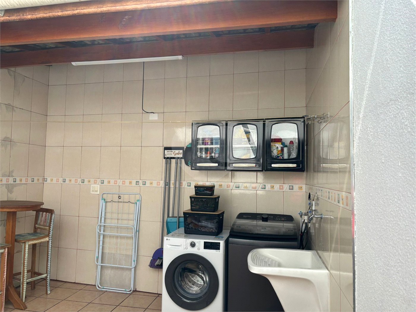 Casa à venda com 3 quartos, sendo 1 suíte, no condomínio Mira Estrela, São Paulo - SP