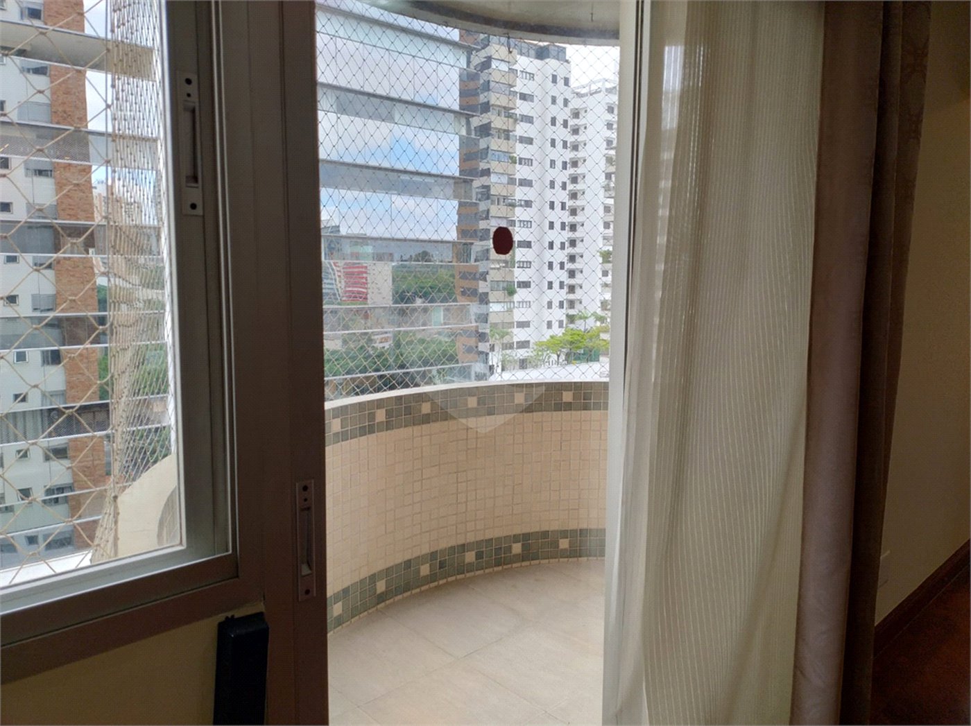 Apartamento para alugar com 3 suítes em Campo Belo, São Paulo, SP