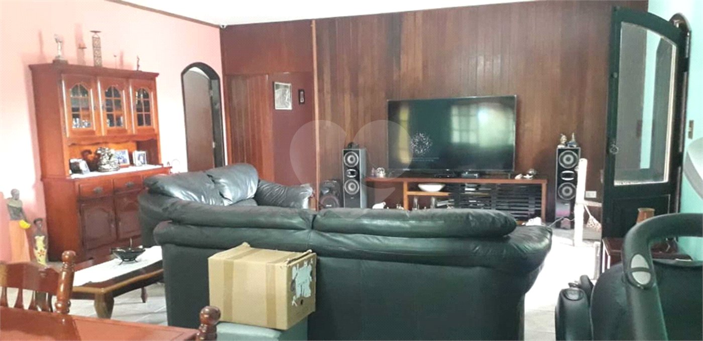 Casa à venda com 4 quartos, sendo 2 suítes, no condomínio Gleba II, Mairiporã - SP