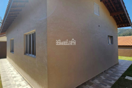 Casa à venda ou para alugar com 2 suítes no condomínio Serra Verde, Atibaia - SP