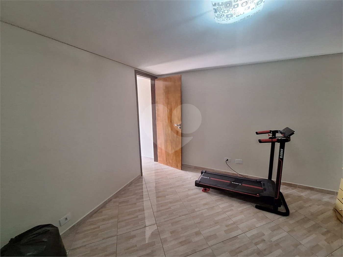 Sobrado à venda com 4 quartos, sendo 1 suíte,  em Vila São Geraldo, São Paulo, SP