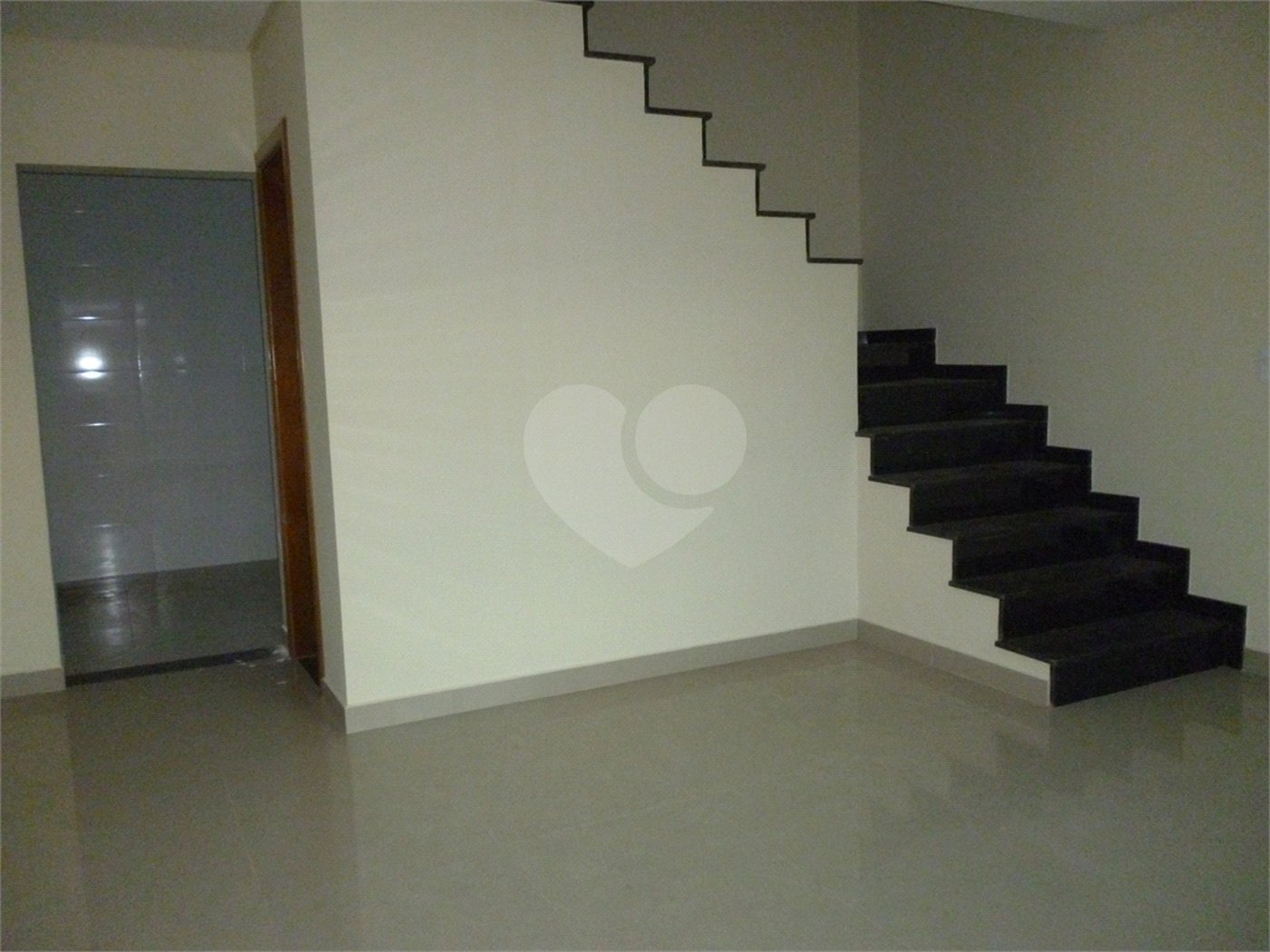 Casa à venda com 3 quartos, sendo 1 suíte, no condomínio Residencial Vila Primavera (zona Norte), São Paulo - SP