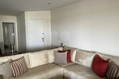 Apartamento à venda com 3 quartos, sendo 2 suítes,  em Campo Belo, São Paulo, SP