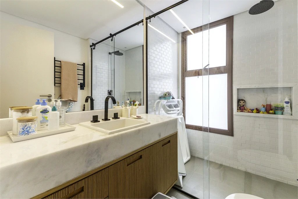 Apartamento à venda com 3 suítes em Jardim das Bandeiras, São Paulo, SP