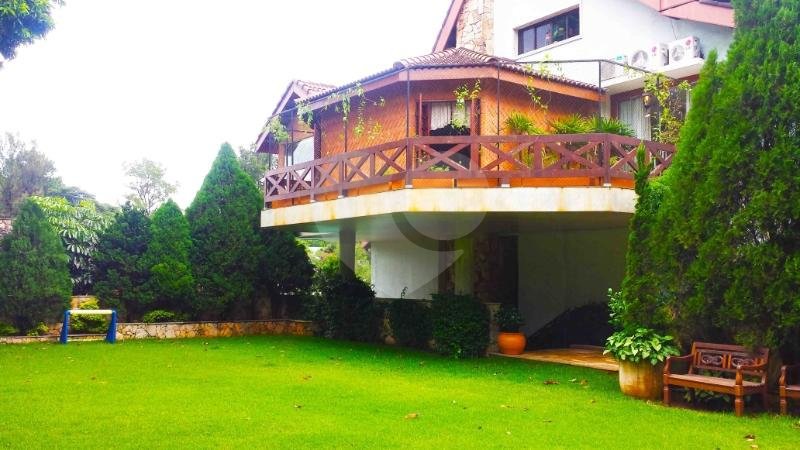 Sobrado à venda com 4 quartos, sendo 2 suítes, em Alto da Boa Vista, São Paulo, SP