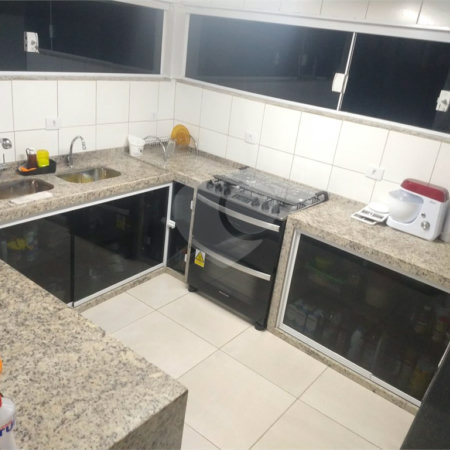 Sobrado à venda com 3 quartos em Jardim Helena, Ferraz de Vasconcelos, SP