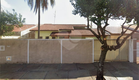 Casa à venda com 3 quartos, sendo 1 suíte,  em Parque Laranjeiras, Araraquara, SP
