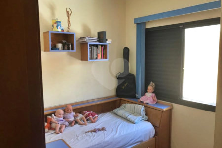 Sobrado à venda com 4 quartos em Parque Vitória, São Paulo, SP